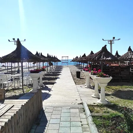 Апартаменты Golem Beach Front Голем