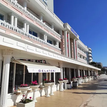 Апартаменты Golem Beach Front